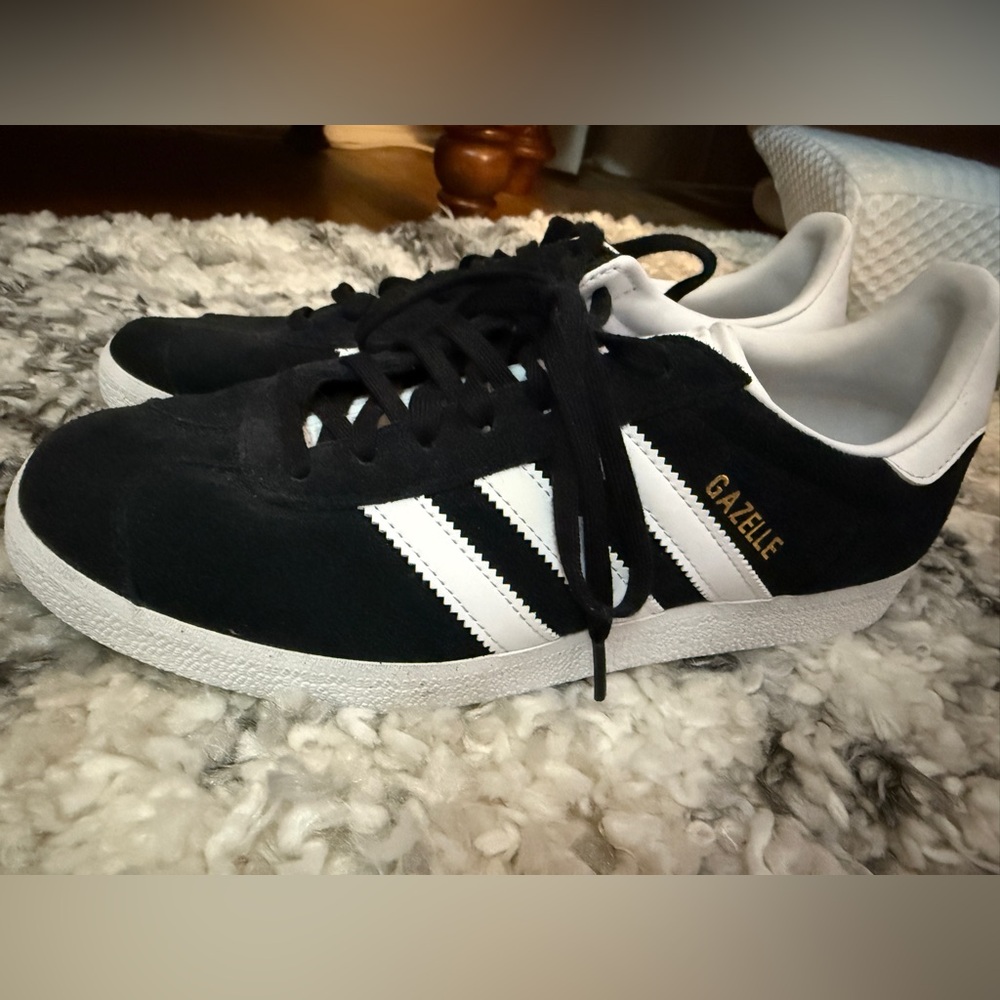adidas originals Gazelle Black and White Sneakers EUC